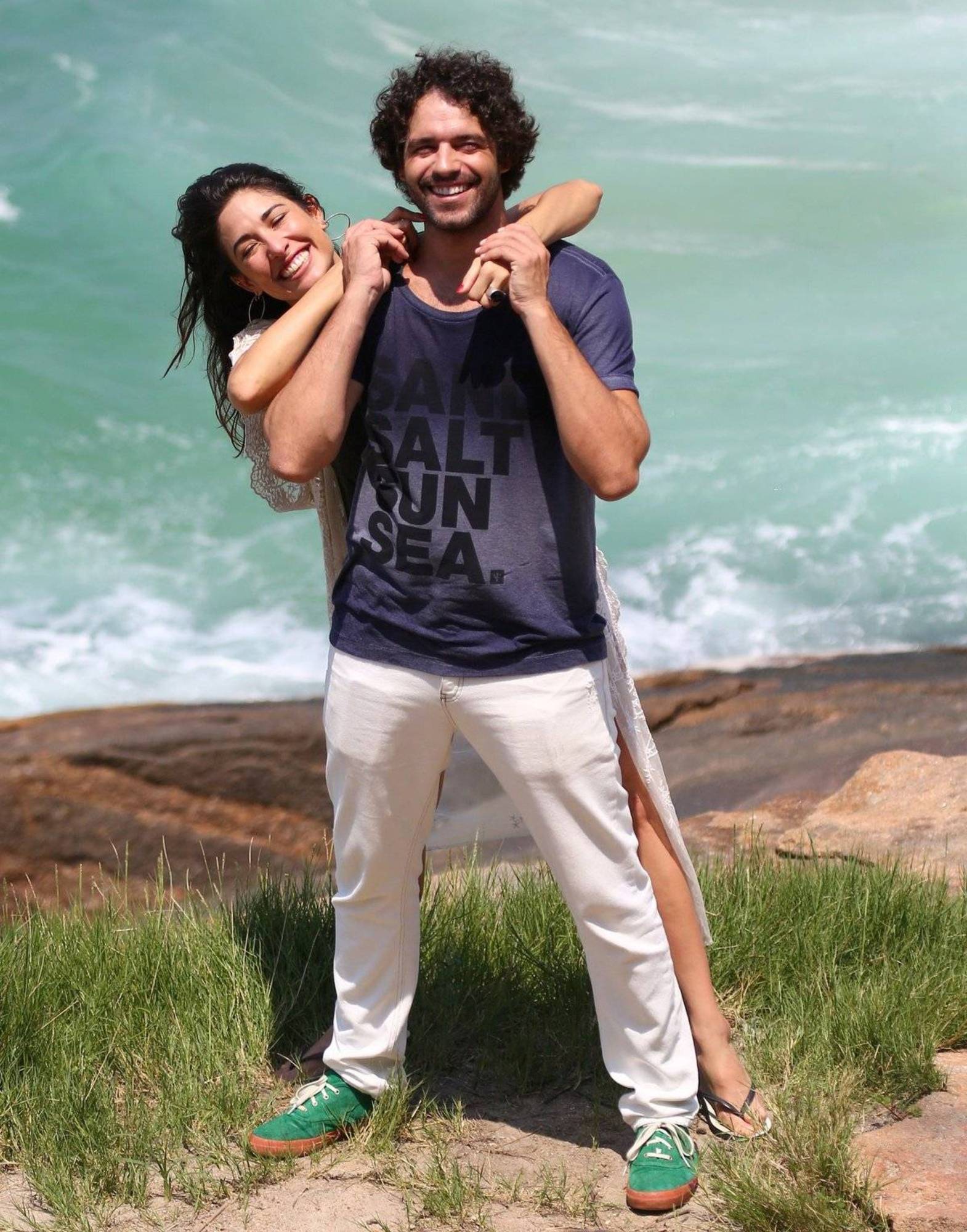 Giselle Itié e Guilherme Winter trocam carinhos em tarde de trabalho no ...