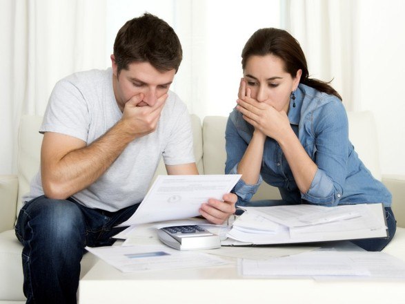 
Calcule todos os recursos que voc&ecirc; tem &mdash; pagamento de
f&eacute;rias, 13&ordm; proporcional, FGTS &nbsp;e o seguro-desemprego. Essa ser&aacute; sua renda
at&eacute; encontrar um novo emprego e voltar a receber um sal&aacute;rio
