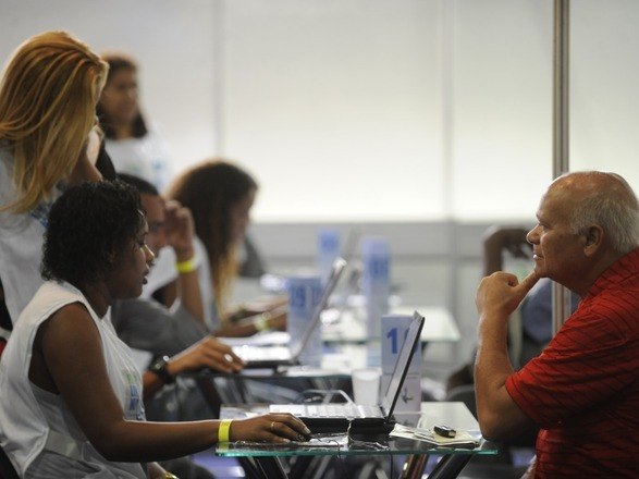 
Para ajudar essas pessoas, os especialistas da Serasa
Experian em parceria com o Sebrae e o CATe (Centro de Apoio ao Trabalho e ao
Empreendedorismo) da Prefeitura de S&atilde;o Paulo fizeram um guia com dicas para
quem est&aacute; desempregado e com d&iacute;vidas recome&ccedil;ar a vida financeira e
profissional. Confira a seguir algumas dessas dicas