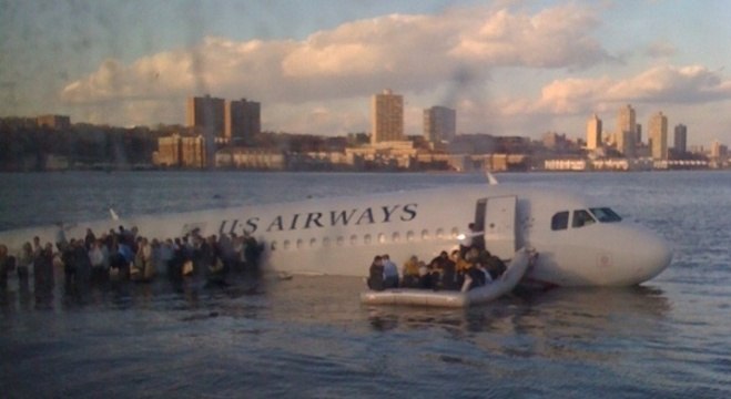 Pilotos fizeram um pouso de emergência no rio Hudson em Nova York em 2009