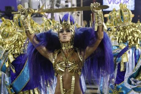 Sabrita Sato é a rainha de bateria da Vila Isabel