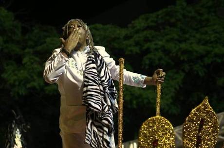 Tizumba, fundador do Tambor Mineiro, foi o homenageado da escola campeã