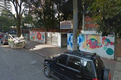 Pais reclamam da falta de aviso sobre redução do horário da aula Pais reclamam da falta de aviso sobre redução do horário da aula