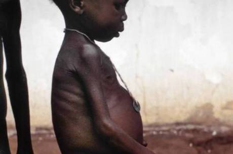 Uma criança tem que morrer na África para você ter um celular