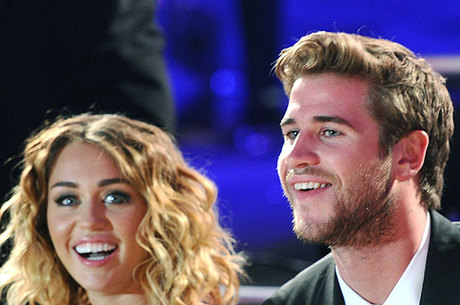 Liam Hemsworth Nega Que Esteja Noivo De Miley Cyrus Entretenimento R7 Pop