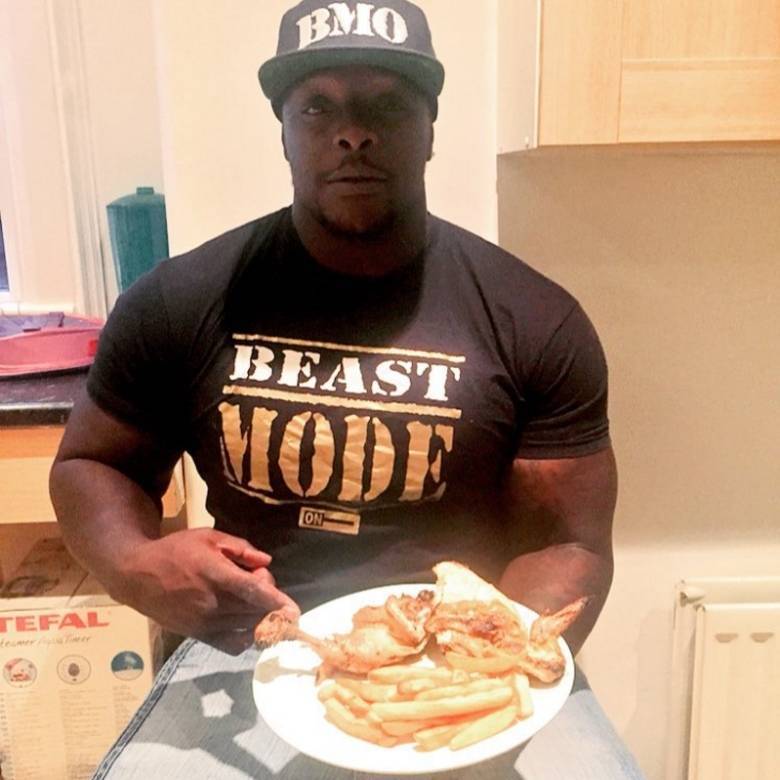 Jogador mais forte do Fifa 21, Akinfenwa pode trocar futebol pelo WWE -  09/10/2020 - UOL Esporte