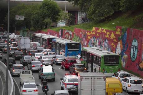 Radares flagraram mais de 70% das infrações em 2015 Radares flagraram mais de 70% das infrações em 2015