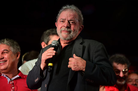 Aversão ao nome de Lula é alta, mas ex-presidente ainda se destaca em simulações de disputa à Presidência da República