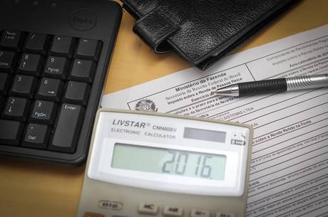 Cerca de 1,5 milhão de contribuintes vão receber Cerca de 1,5 milhão de contribuintes vão receber