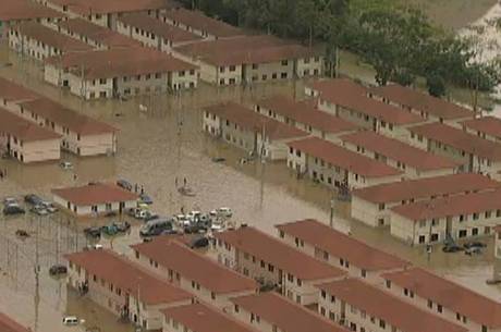 No fim de fevereiro, uma forte chuva alagou Maricá e deixou centenas de moradores desabrigados