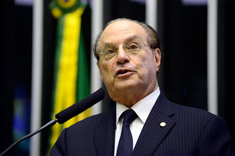 Maluf diz não ter conhecimento da decisão de Fachin 