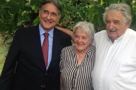 Pimentel foi ao Uruguai fazer o convite a Mujica