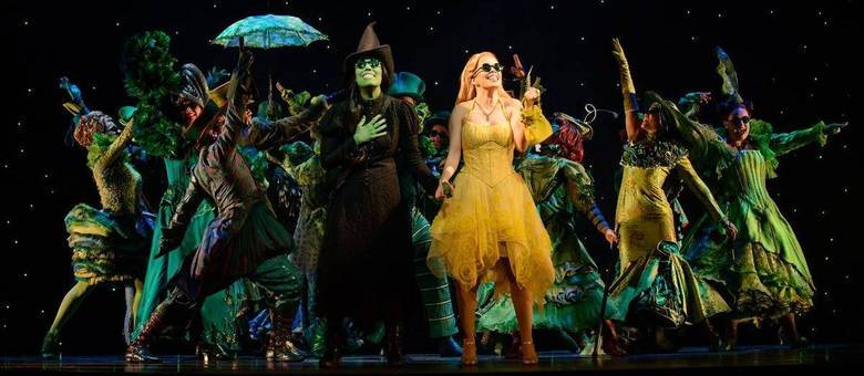 Wicked é daqueles musicais para rir, chorar, cantar e querer sair dançando por aí 

