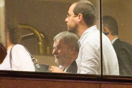Lula em reunião no Hotel Pestana após pedido de prisão Lula em reunião no Hotel Pestana após pedido de prisão