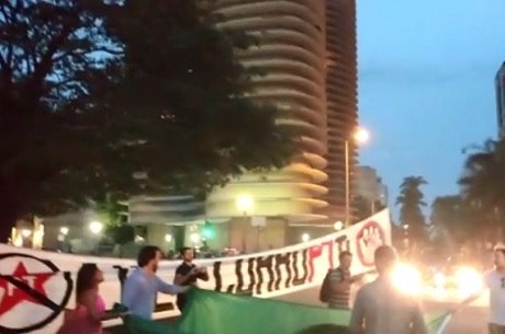 Manifestantes fecharam a avenida Brasil