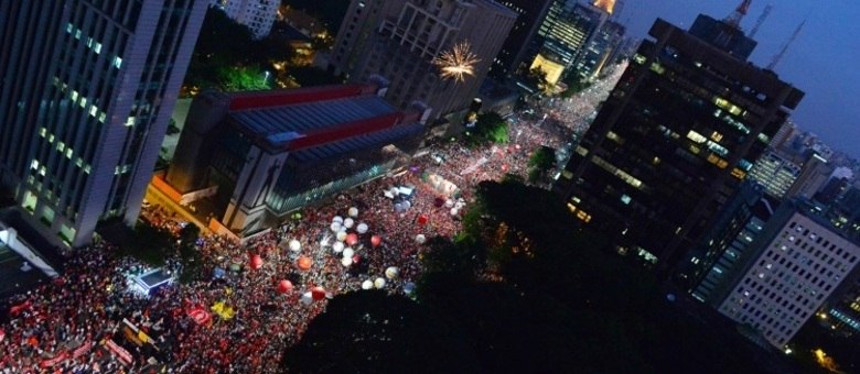 Manifestação começou às 16h na avenida Paulista, centro de SP