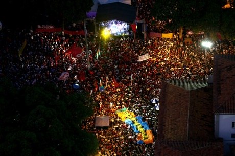 Manifestantes no centro do Rio de Janeiro nesta sexta