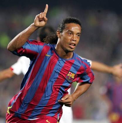 Ronaldinho Gaucho - Dribles e Gols Barcelona e + Lances