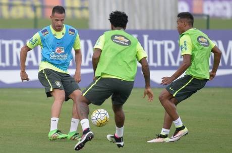 Mesmo na China, Renato Augusto segue na seleção brasileira
