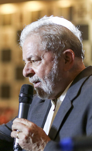 Na segunda-feira (4), a defesa de Lula disse que o juiz federal Sérgio Moro tenta intervir na organização política do país