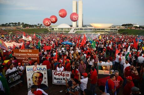 O sindicato dos educadores de Santa Catarina levou manifestantes a favor do PT nos protestos do dia 31 de março em Brasília