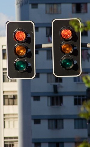 Multas por avançar sinal vermelho em São Paulo saltaram desde 2013 