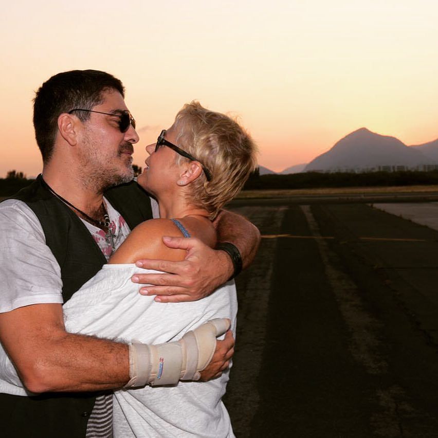 Que fofura! Xuxa posta foto romântica com Junno: "Queria 