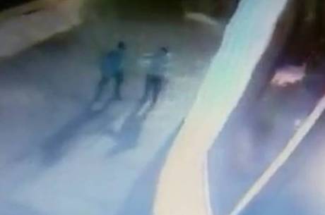 Vítima ainda tentou entrar na boate, mas foi impedida Vítima ainda tentou entrar na boate, mas foi impedida
