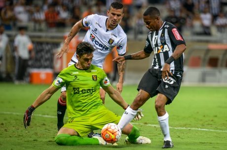 Robinho fez o segundo gol na vitória do Atlético no Mineirão