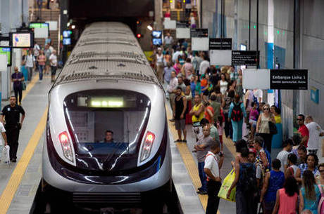 Metrô terá trens extras para partida entre Flamengo e Corinthians

