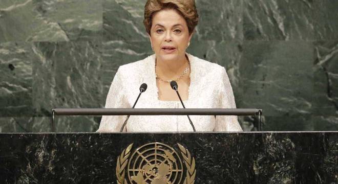 Antes de falar sobre a crise, Dilma garantiu que o Brasil cumprirá as metas climáticas 