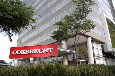 Odebrecht subcontratou empresa de parente de Lula Odebrecht subcontratou empresa de parente de Lula