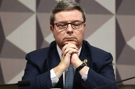 Anastasia liderou os gastos entre os senadores em 2014 Anastasia liderou os gastos entre os senadores em 2014