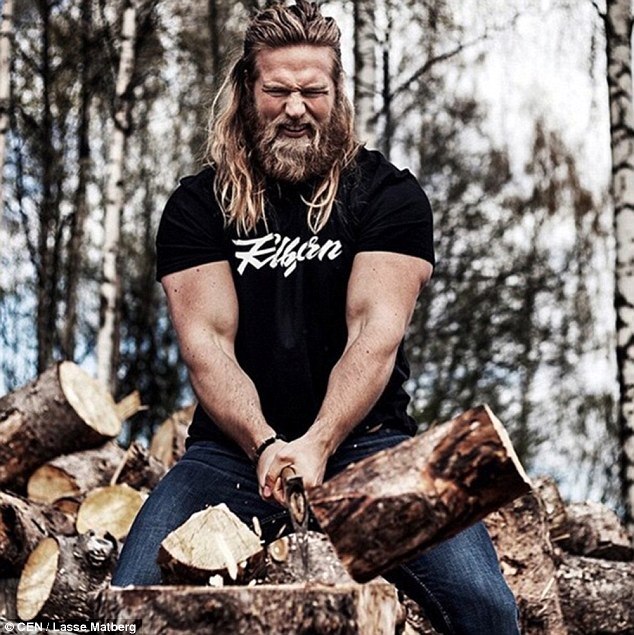 Ator de 'Thor' assombra fãs com bíceps avantajado em foto de