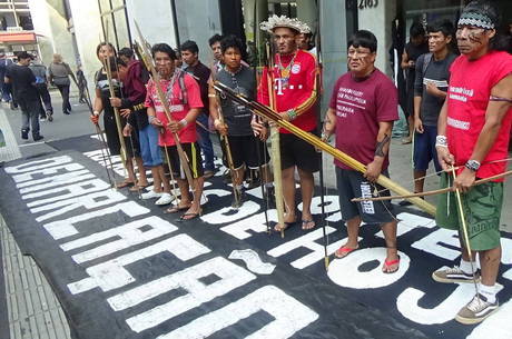 Grupo ocupou escritórios na manhã desta quarta-feira Grupo ocupou escritórios na manhã desta quarta-feira