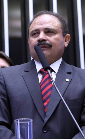 Waldir Maranhão (foto) demitiu hoje o secretário-geral da Mesa da Câmara Waldir Maranhão (foto) demitiu hoje o secretário-geral da Mesa da Câmara