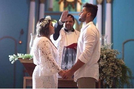 Preta e Rodrigo renovam votos de casamento na Bahia