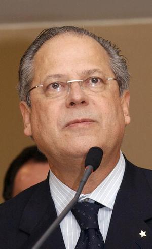 José Dirceu foi condenado por fazer parte de esquema de pagamento de propinas em contratos de empreiteiras com a Petrobras