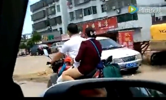 Normalmente, ele costuma usar Ã³culos para nÃ£o causar medo nas outras pessoasÂ 