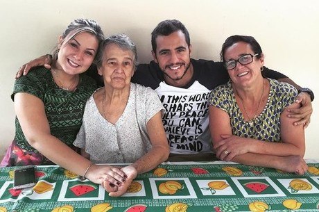 Matheus leva Cacau para conhecer família em Minas Gerais
