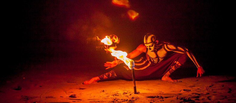 Espetáculo à La Cirque Du Soleil da floresta acontece em Las Caletas, a uma hora de barco de Puerto Vallarta