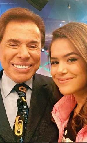 Silvio Santos e Maisa arrasam em selfie