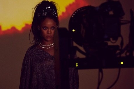 Rihanna toda poderosa em novo clipe
