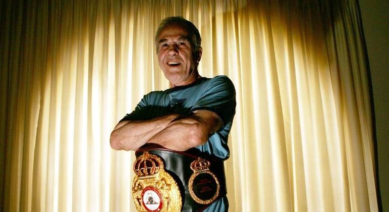 Eder Jofre foi o primeiro brasileiro a se tornar campeão mundial de boxe
Eder Jofre foi o primeiro brasileiro a se tornar campeão mundial de boxe