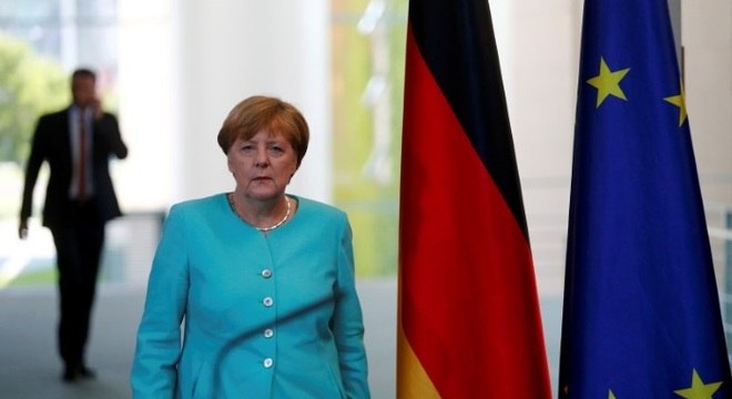 Chanceler alemã, Angela Merkel, lamentou resultado no Reino Unido
