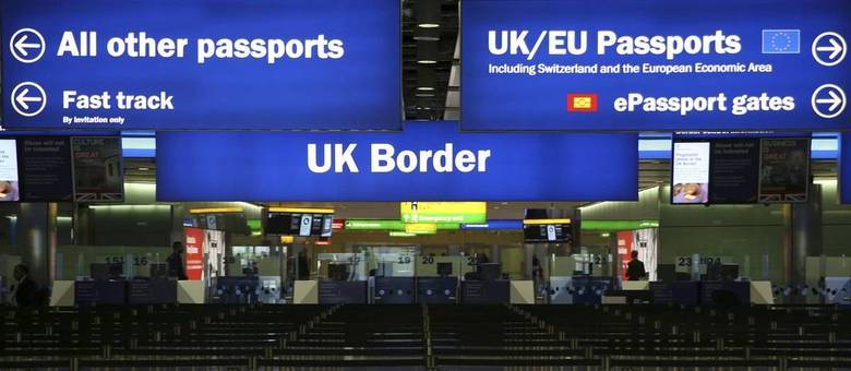 Em 2015, mais de 2 mil brasileiros foram deportados ao chegar em países da União Europeia Em 2015, mais de 2 mil brasileiros foram deportados ao chegar em países da União Europeia