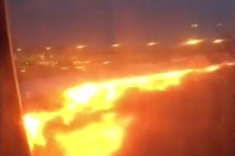 Passageiros filmaram incêndio no avião
