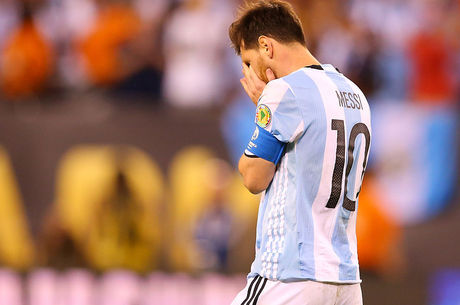 Messi lamenta pênalti perdido na final da Copa América Centenário
