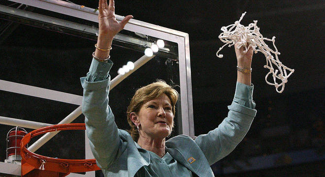Pat Summit foi uma das principais treinadoras da seleção feminina de basquetes dos EUA
