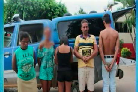 Os três presos foram encaminhados para a delegacia de Teixeira de Freitas, que fica a cerca de   60 km de Medeiros Neto
